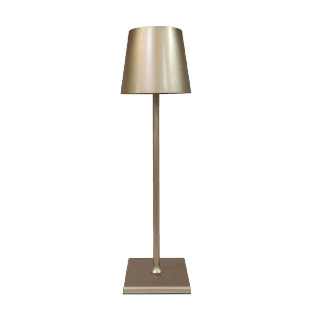 Elegante, kabellose LED Tischlampe aus Aluminium. Dimmbar, skandinavisch und tragbar für Ihr Ambiente.