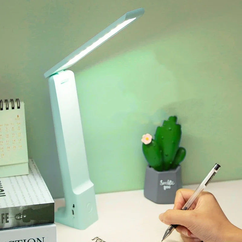 Dimmbare LED Tischlampe mit Akku, Touch-Steuerung & 3 Lichtfarben, ideal für Nachttisch & Schreibtisch.