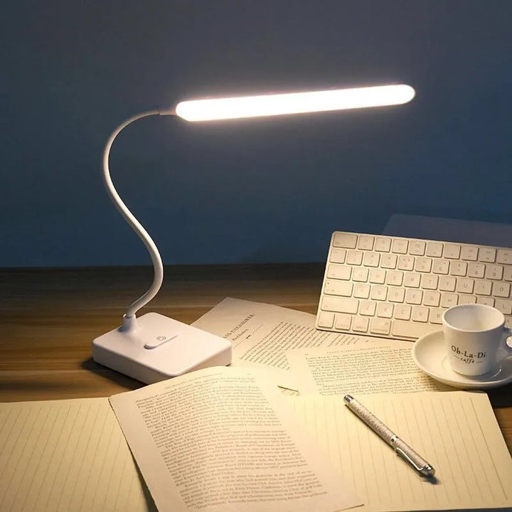 Wiederaufladbare LED Leselampe mit USB-Ladefunktion. Dimmbar, flexibel & augenschonend. Perfekt für Büro.
