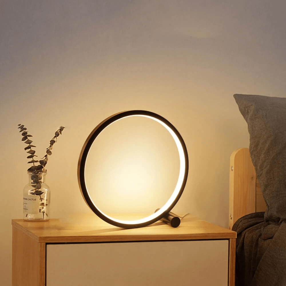 Energieeffiziente dimmbare LED Tischlampe mit USB-Anschluss und Touch-Sensor für flexibles Lichtambiente.