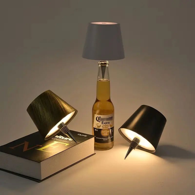 Elegante dimmbare LED-Schreibtischlampe mit Touch-Steuerung, USB-aufladbar, 3 Farbmodi für perfektes Licht.