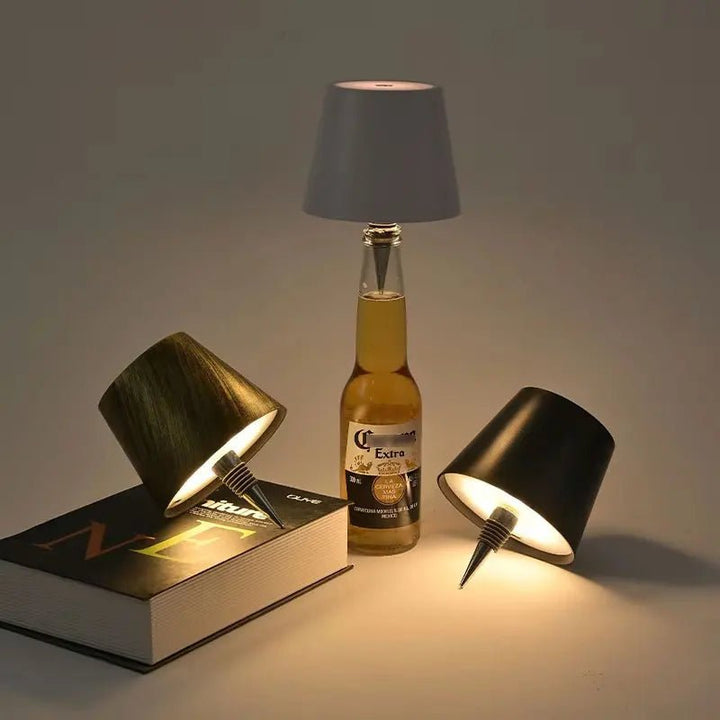 Elegante dimmbare LED-Schreibtischlampe mit Touch-Steuerung, USB-aufladbar, 3 Farbmodi für perfektes Licht.