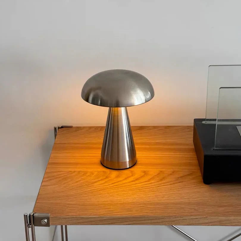 Dimmbare Retro Pilz LED Tischlampe für stilvolles Ambiente. Kabellos & wiederaufladbar mit Touch.