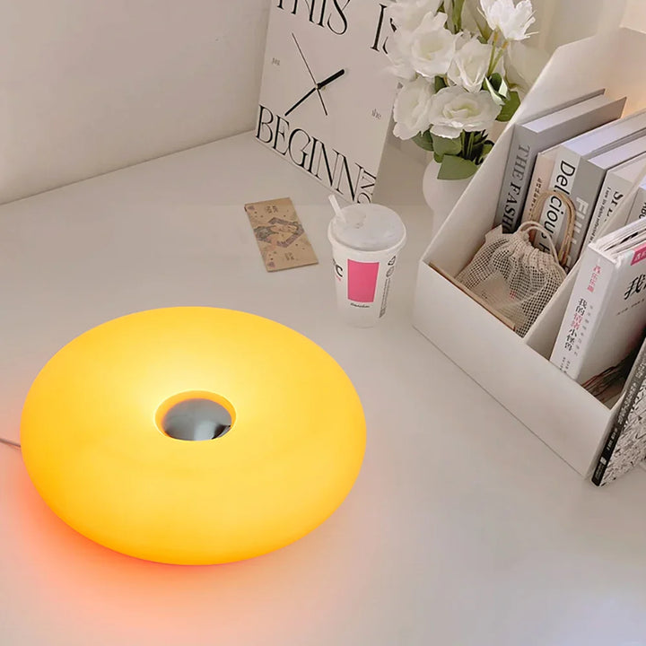 Kompakte USB-LED-Tischlampe, tragbar, mit dimmbarem RGB-Licht, Touch & Fernbedienung für Wohnzimmer.
