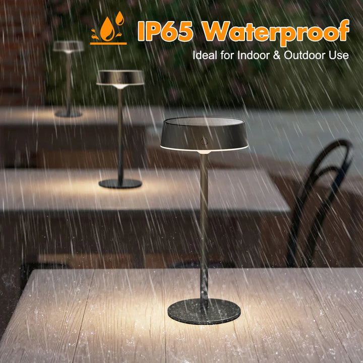 Vielseitige Solar-Tischlampe mit LED, dimmbar & wasserdicht. Ideal als Außenbeleuchtung, Camping- oder Stimmungslicht.