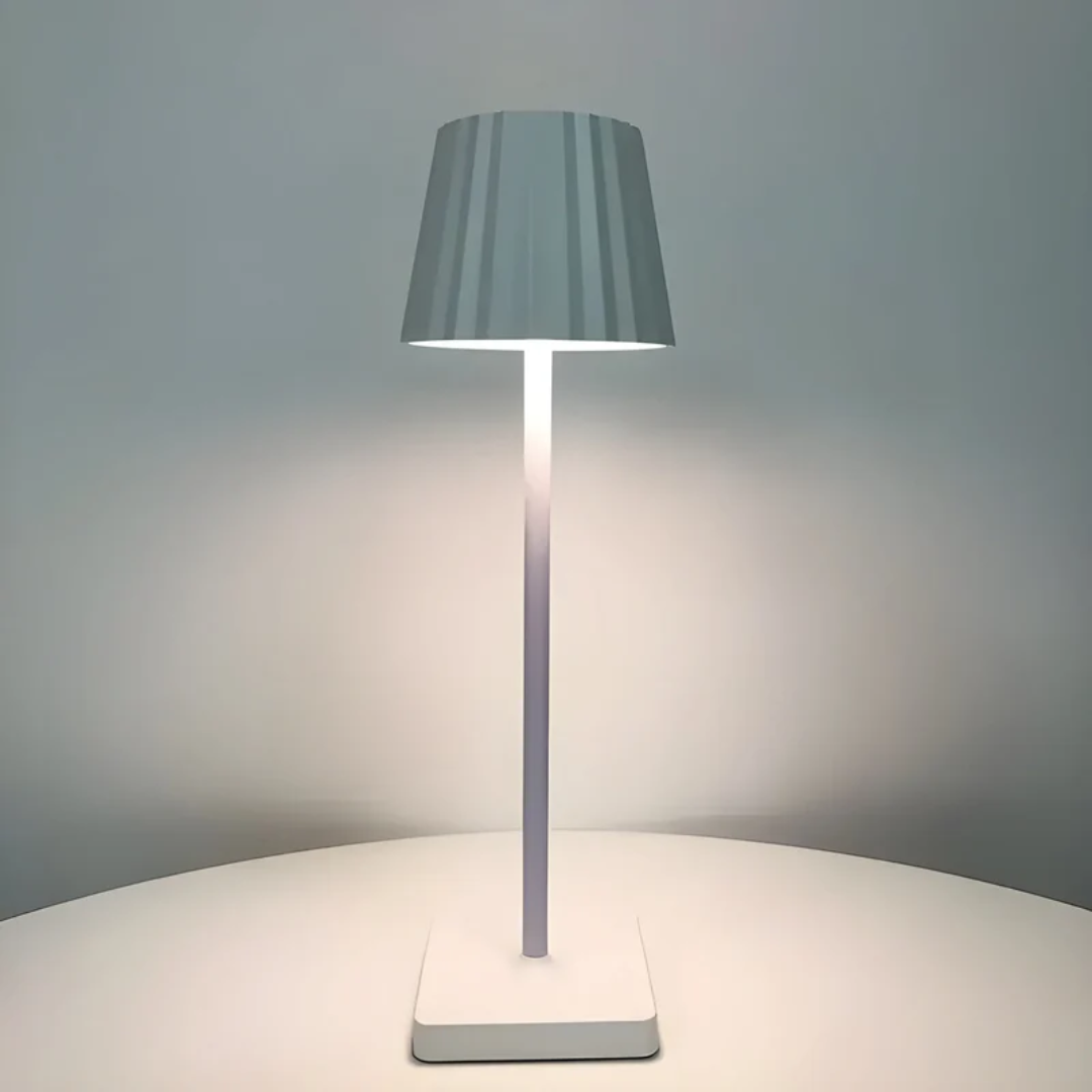 Elegante LED Tischlampe mit Touch-Funktion, dimmbar, für warmes Ambiente Licht im Wohnbereich.