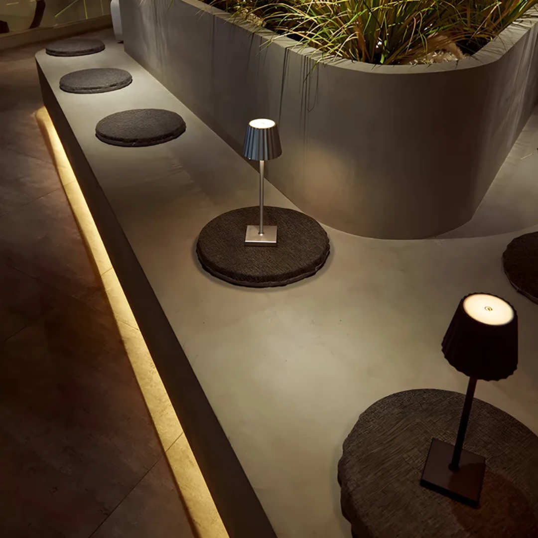 Stilvolle Wohnzimmerlampe mit Touch, dimmbar, kabellos, spendet angenehmes Ambiente Licht.