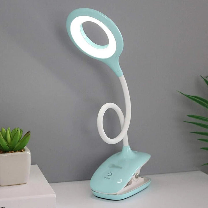 Flexible, dimmbare LED-Leselampe mit starkem Clip und USB-Anschluss für angenehmes Leselicht überall.