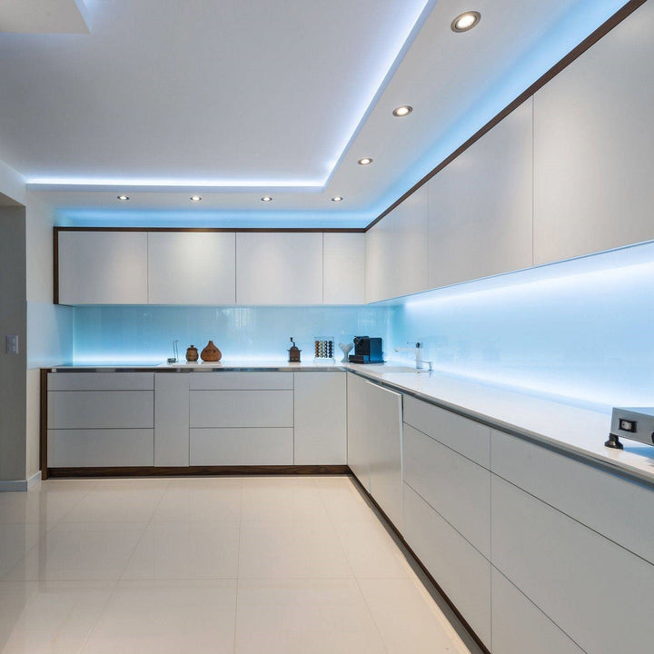 Energieeffizienter, dimmbarer LED Lichtstreifen 1-3m mit Bewegungssensor für automatische Beleuchtung.