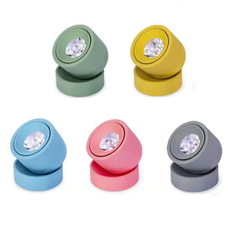 Dimmbares LED-Spotlight, modernes minimalistisches Design, ideal für stilvolle Akzentbeleuchtung im Wohnzimmer.