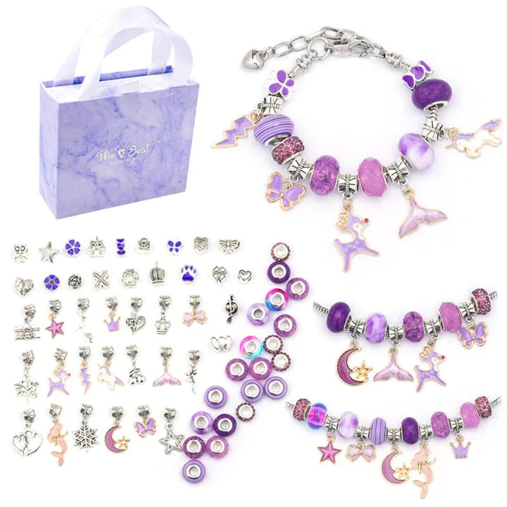 Detailansicht bunter Perlen & Anhänger aus dem DIY Armbänder Set für einzigartigen Schmuck.