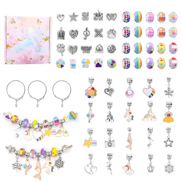 Ungeöffnete DIY Schmuck Bastelbox: Das spannende Kreativset für Armbänder wartet auf Kinder.