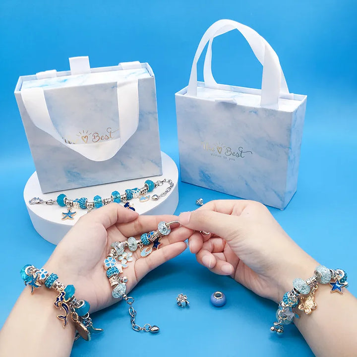 Kreatives Bastelset für Mädchen: Kinderschmuck Armbänder gestalten, ideal als Geschenk oder Aktivität.