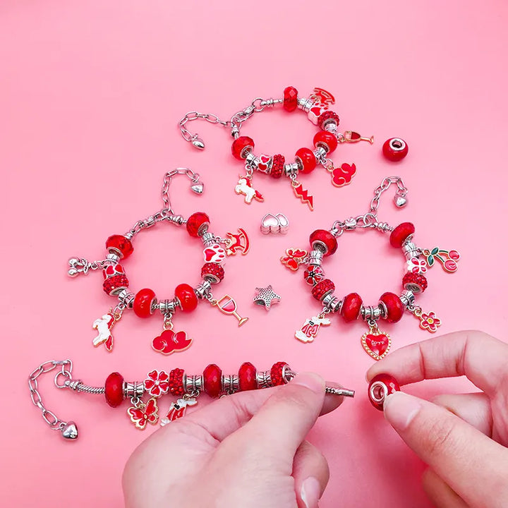Kreativset Armbänder: Kinderleicht eigenen Schmuck basteln mit diesem DIY Perlen-Set.