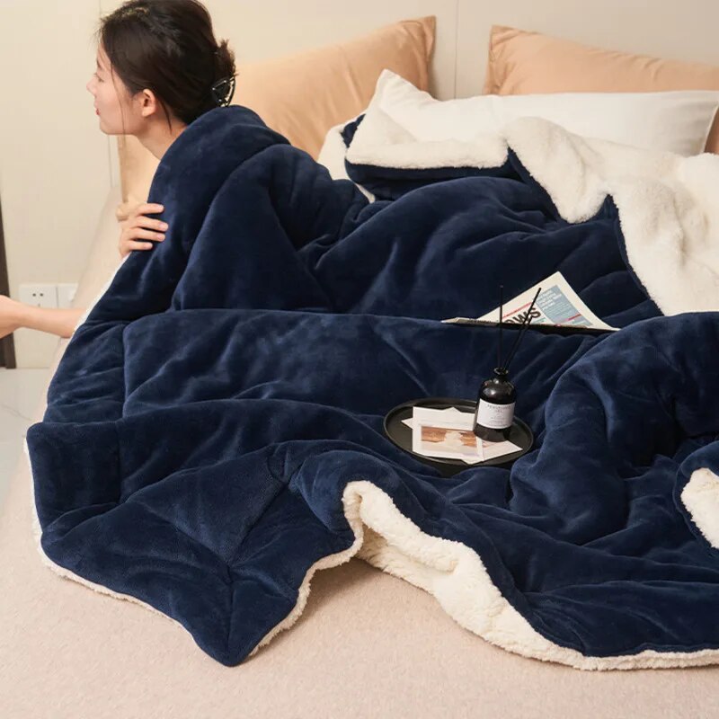 Mintgrüne doppelseitige Plüschdecke, weich & warm. Ideale Kuscheldecke für gemütliche Stunden auf Sofa oder Bett.