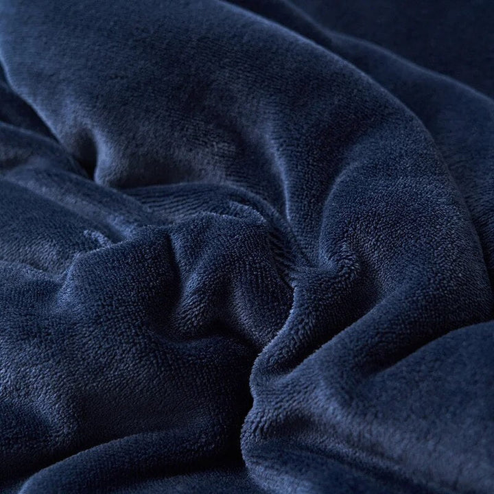 Marineblaue, weiche & warme Kuscheldecke, doppelseitig. Gemütliche Plüschdecke für Sofa oder Bett.