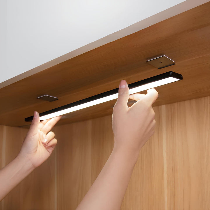 USB aufladbare LED Lampe mit Bewegungsmelder; smartes Licht für Garderobe, dunkle Ecken.