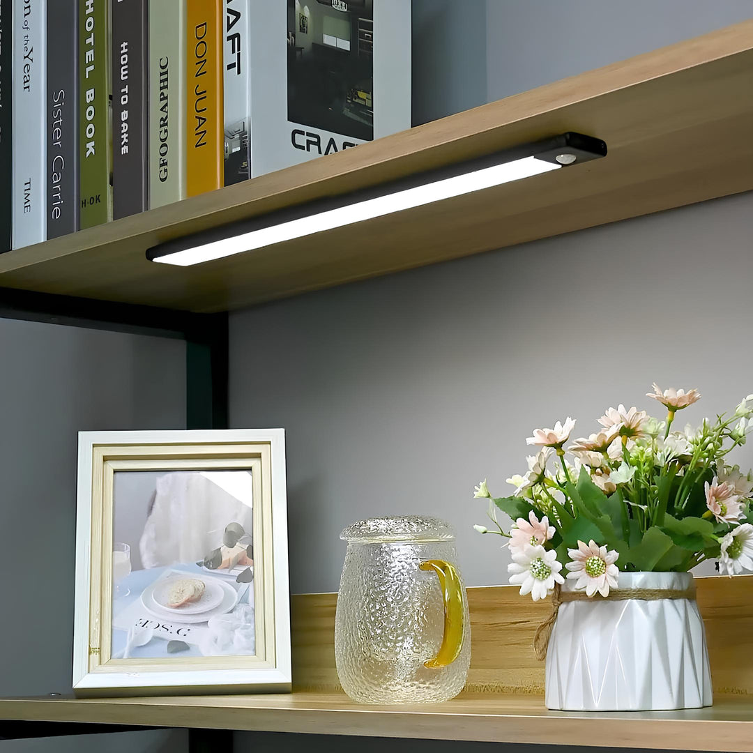Energiesparende LED Bewegungsmelder Leiste; kabellose Innenbeleuchtung für jede Ecke im Haus.