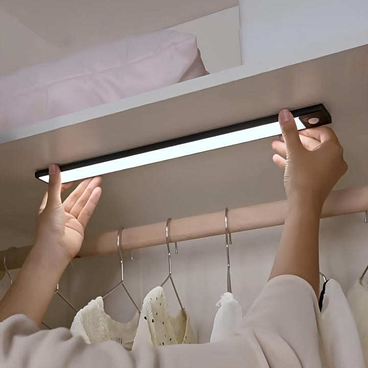 Smartlight LED Streifen mit Bewegungssensor; akkubetrieben für Schrank, Treppe, Flur.