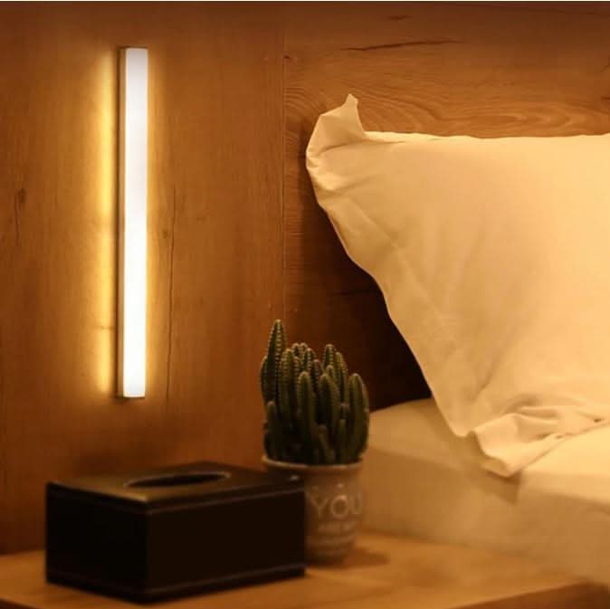 USB-aufladbare LED-Nachtleuchte mit Bewegungssensor; kabelloses Schranklicht oder Flurbeleuchtung.