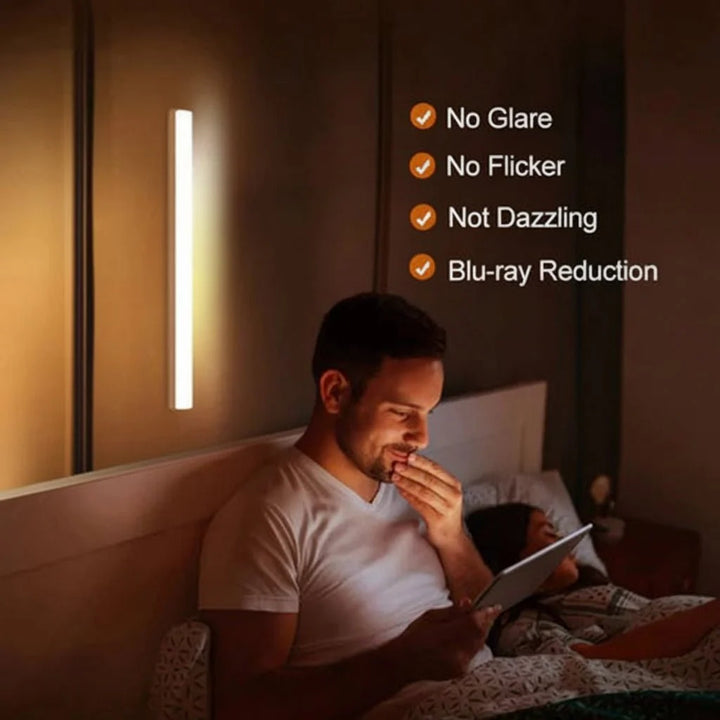 Moderne drahtlose LED-Schrankleuchte mit Bewegungssensor, perfekt als Nachtlicht oder Unterschrankleuchte.