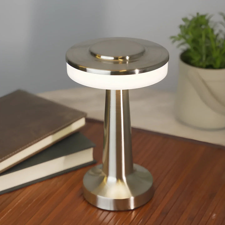 Retro Nachttischlampe drahtlos & dimmbar. LED-Licht für entspannte Stunden im Schlafzimmer.