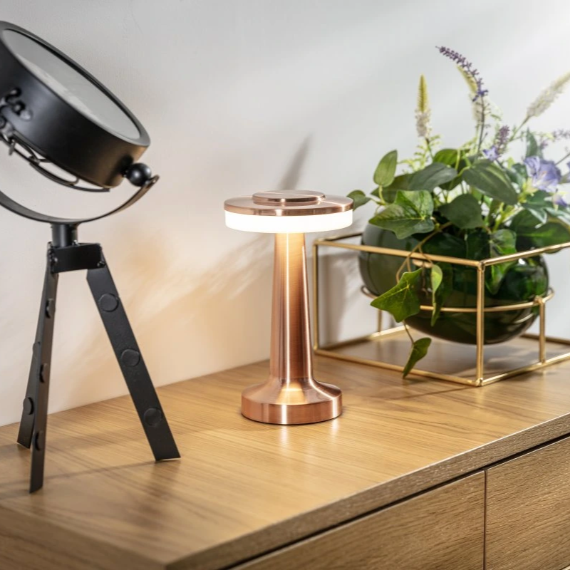 Schwarze dekorative Retro Tischlampe drahtlos, dimmbare LED. Modernes Design für Ihr Zuhause.