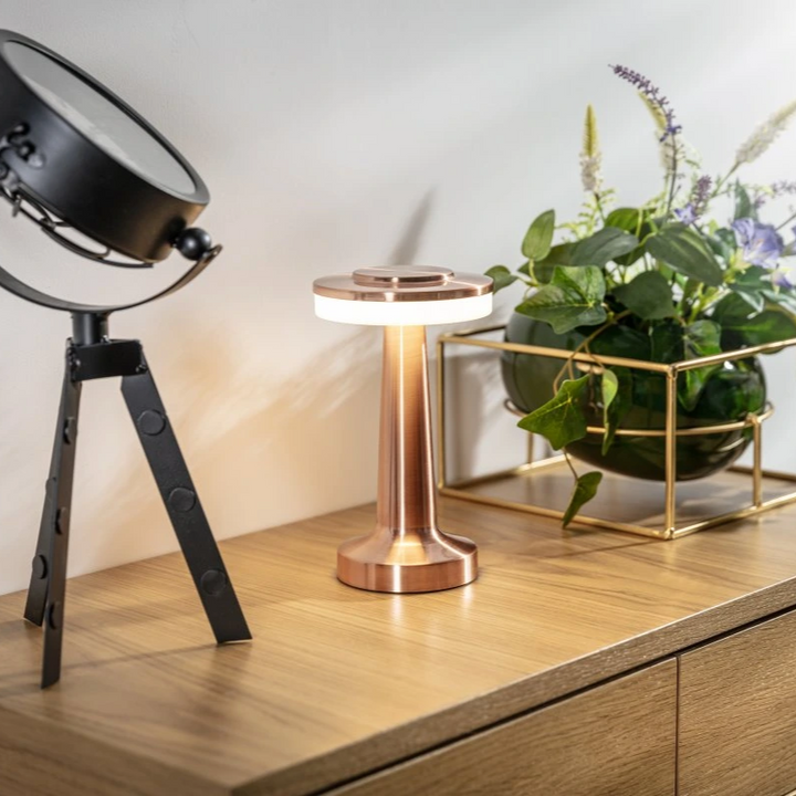 Schwarze dekorative Retro Tischlampe drahtlos, dimmbare LED. Modernes Design für Ihr Zuhause.
