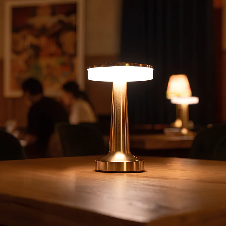 Drahtlose Retro Lampe mit dimmbarer LED. Vielseitiges Stimmungslicht für Innenbereiche.