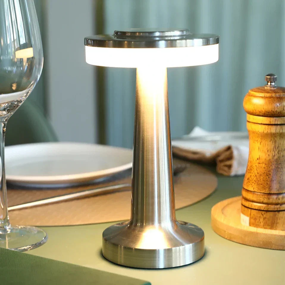 Ambientebeleuchtung: Retro Tischlampe drahtlos, dimmbar. LED für gemütliche Abende.