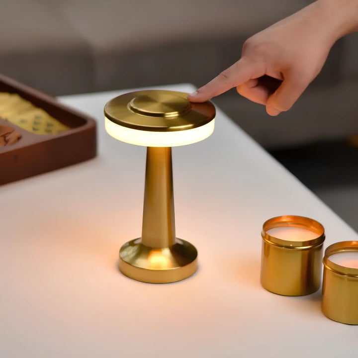 Dimmbare LED Retro Tischlampe drahtlos. Schafft gemütliche Atmosphäre und ist portabel.