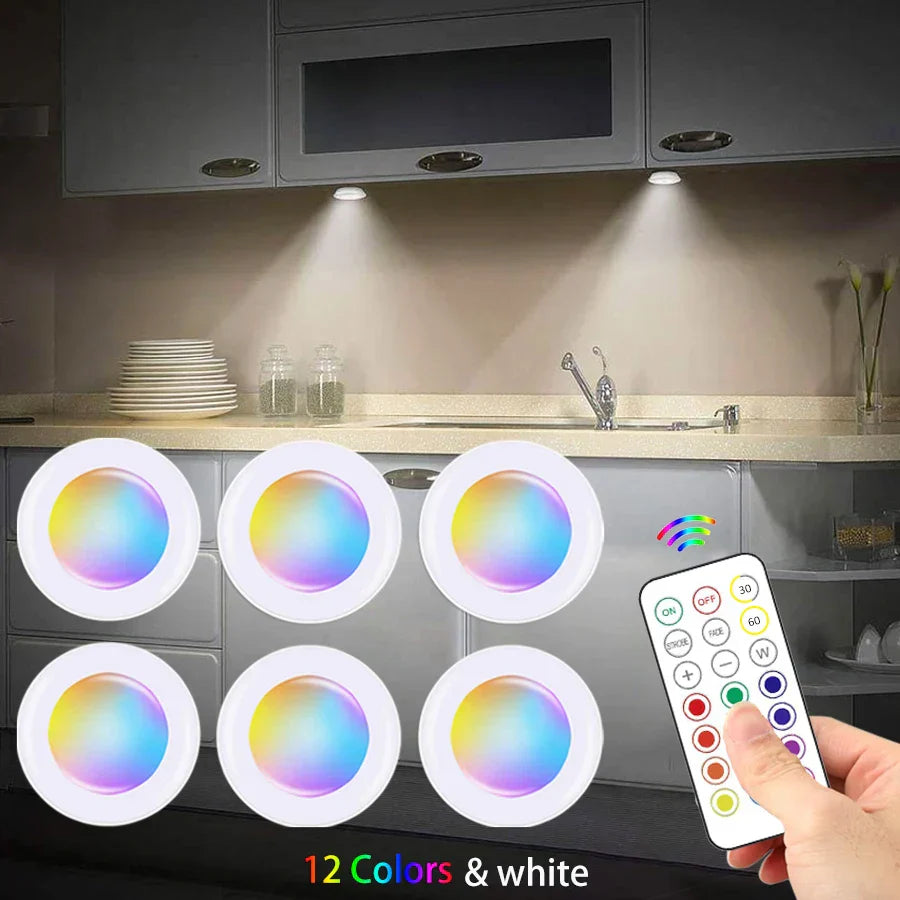 Drahtlose RGB LED Unterbauleuchte für Ambientebeleuchtung, batteriebetrieben mit Farbwechsel & Fernbedienung.
