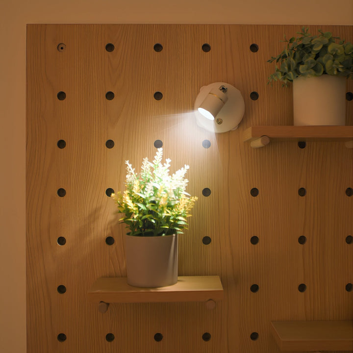 Drahtloser LED-Spotlight LumaSpot für akzentuierte Innenbeleuchtung, dimmbar und vielseitig einsetzbar.