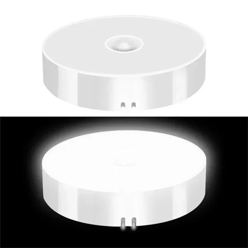 Modernes drahtloses LED Nachtlicht mit Bewegungsmelder. Magnetisches Schranklicht & Treppenbeleuchtung.