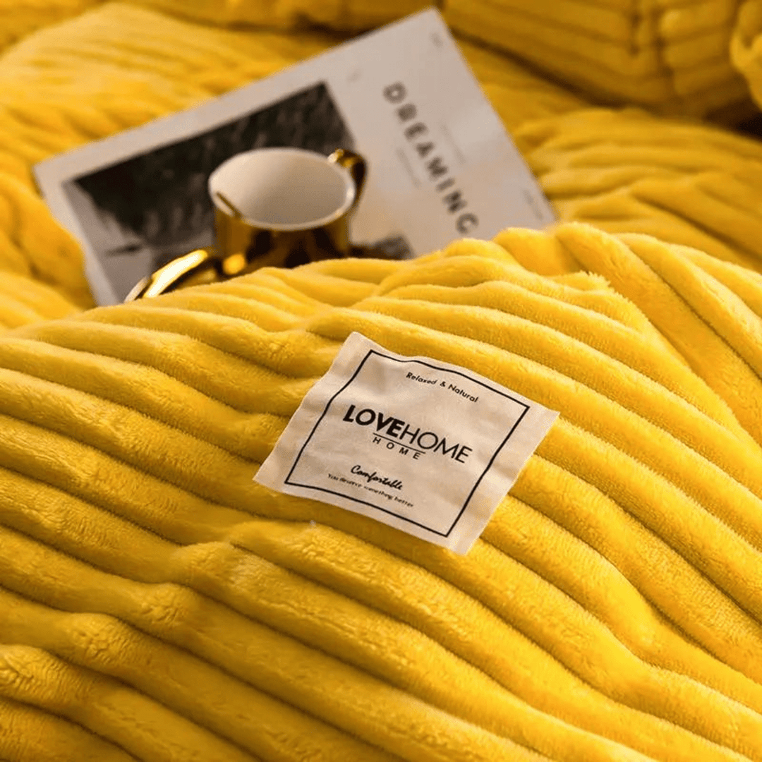 DreamFleece Kuscheldecke: Weiche Fleece-Decke für ultimative Wärme & Gemütlichkeit im Wohnzimmer.