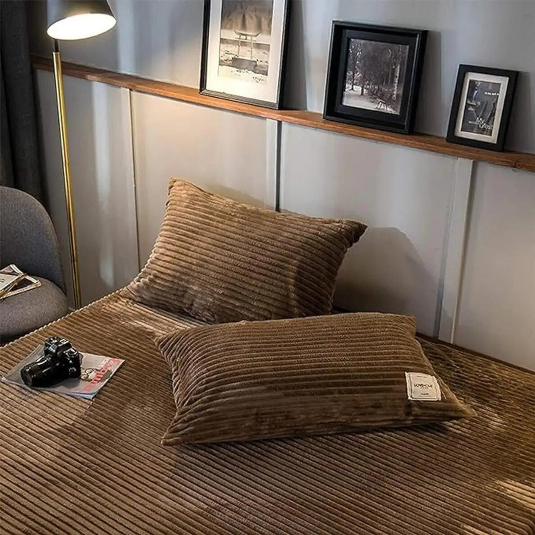 DreamFleece Decke mit flauschiger Textur: Perfekt für Sofa, Bett oder als Geschenkidee.