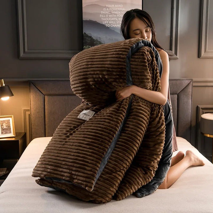 Gemütliche DreamFleece Fleecedecke: Langlebig, warm und superweich. Ideal für kalte Abende.
