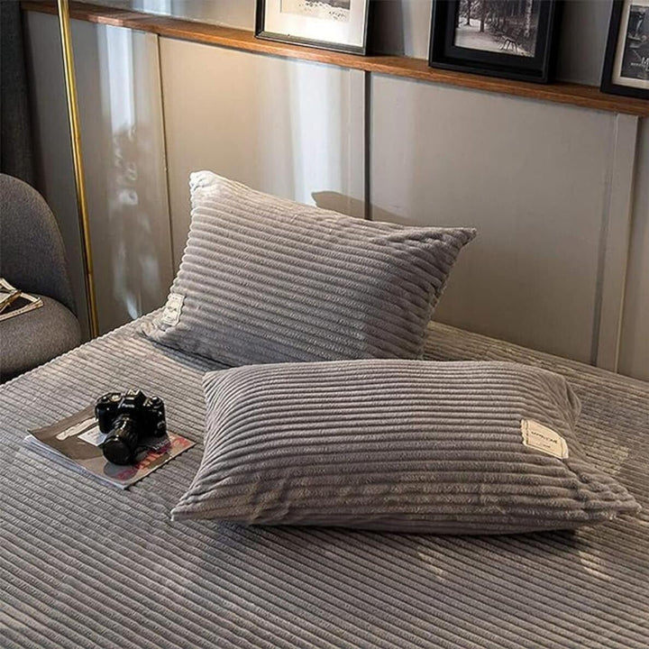 Weiche DreamFleece Kuscheldecke, perfekt für den Winter, sorgt für behagliche Gemütlichkeit.