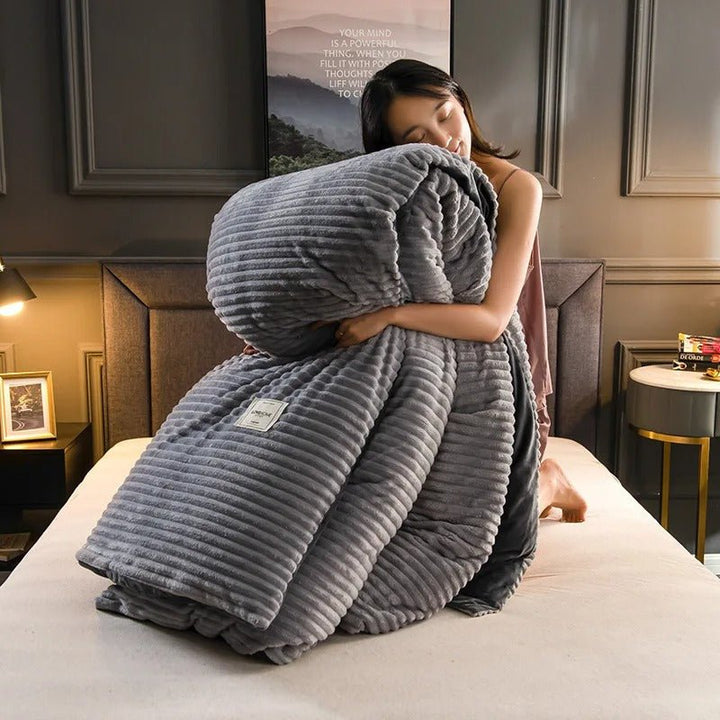 DreamFleece Fleecedecke: Ultimative Wärme & Komfort für Ihr Sofa oder Bett, superweich.