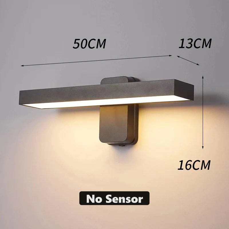 Vielseitige drehbare LED Außenwandleuchte, IP65, warmweiß, mit Bewegungssensor für flexible Ausleuchtung.