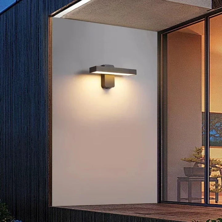 IP65 zertifizierte LED Außenleuchte, drehbar, warmweißes Licht, mit präzisem Bewegungssensor.
