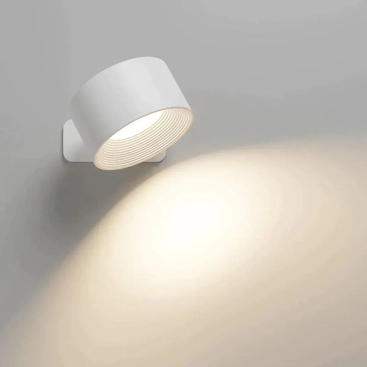 Dimmbare LED Wandleuchte, kabellos und drehbar, ideal zur Anpassung der Helligkeit im Schlafzimmer oder Flur.