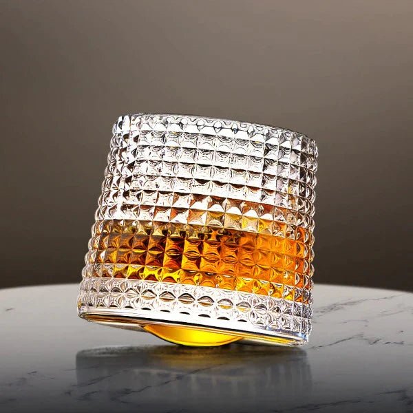 Drehbares Kristall-Whiskeyglas: Eleganter Genuss für Bourbon & Scotch Liebhaber.