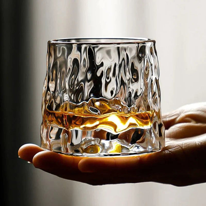 Luxuriöses Whiskeyglas: Drehbares Design, ideal für Spirituosen, ein Must-have Barzubehör.