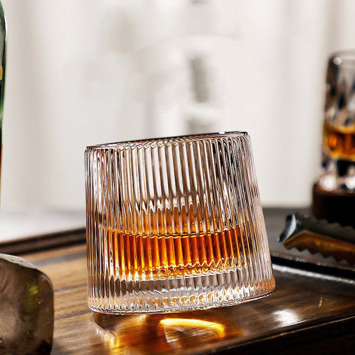 Transparentes Kristall-Whiskeyglas: Ergonomisch drehbar, für puren Genuss von Scotch & Bourbon.