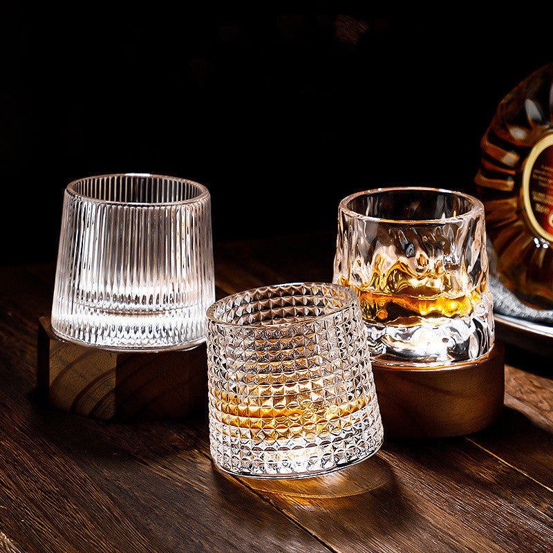Set drehbarer Whiskeygläser: Edles Barzubehör, perfekt für Geschenk & anspruchsvollen Spirituosen Genuss.