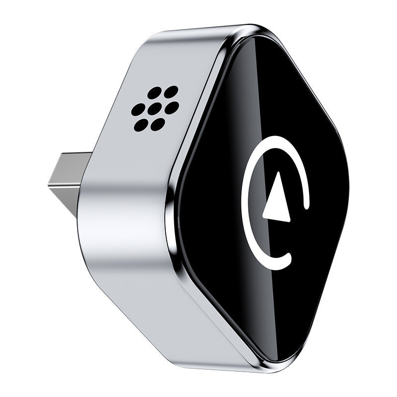 DriveLink Pro Adapter, im Auto angeschlossen, für kabelloses Apple CarPlay & Android Auto Integration.