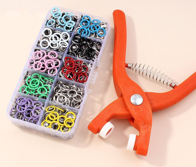 Komplettes Nähset mit Druckknopfzange & Metallknöpfen, perfekt für DIY, Handwerk, Nähen & Reparaturen.