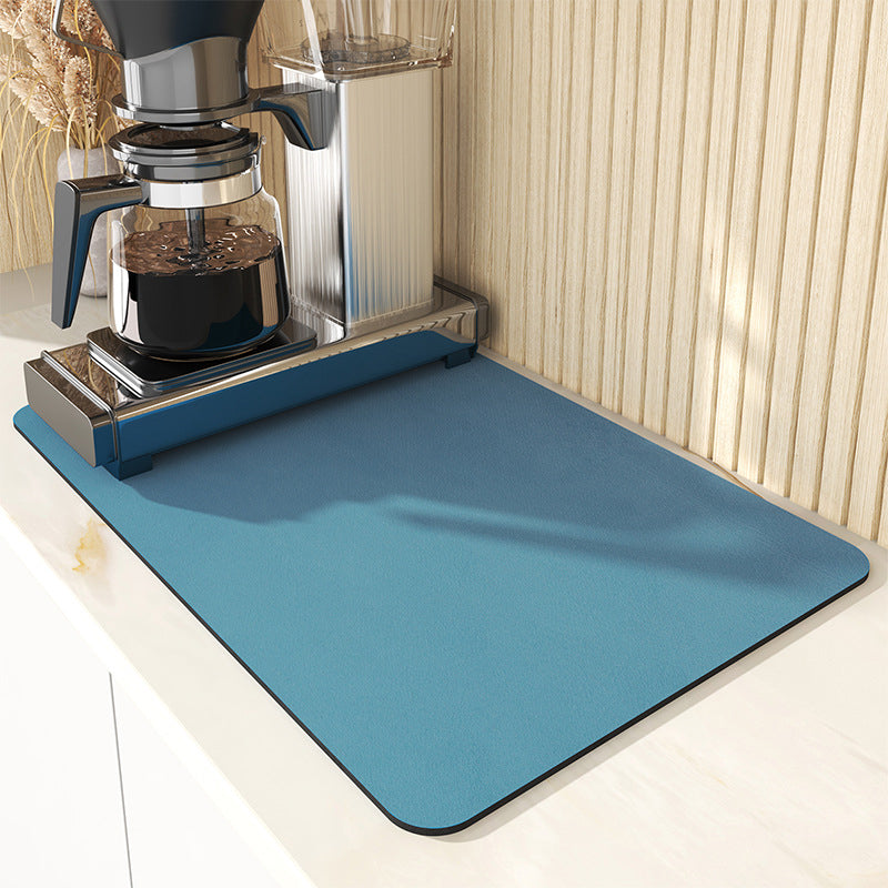 HydroGuard Abtropfmatte in Latte: Rutschfest, saugfähig für Geschirr und Besteck. Hält Küchenbereich trocken, modernes Design.
