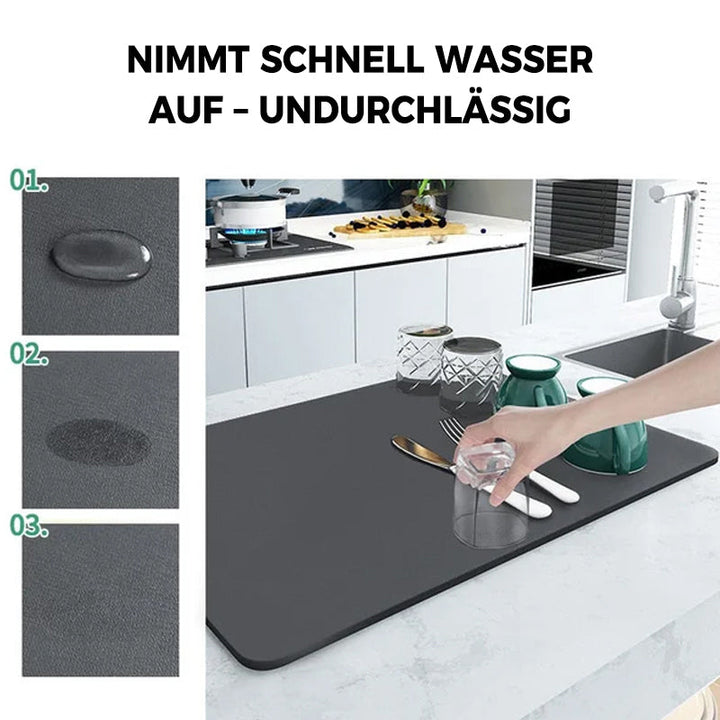 Praktische HydroGuard Abtropfmatte Latte: Saugfähig, pflegeleicht und rutschfest. Ideal für eine trockene Küchenarbeitsplatte.